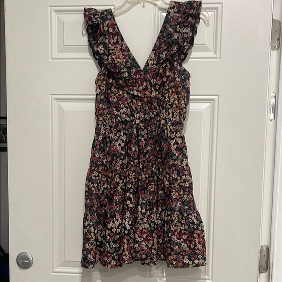 NWOT Abercrombie and Fitch Floral Ruffle V-Neck Dress - Picture 3 of 5